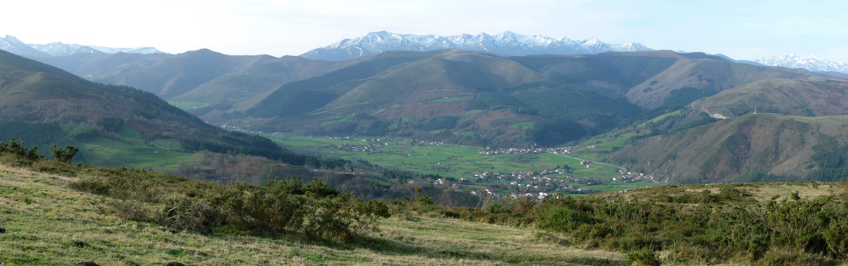 El valle de caburniga con Pea Sagra detrs